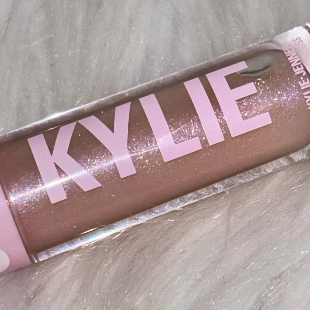💝Kylie Cosmetics lip plumping gloss💝